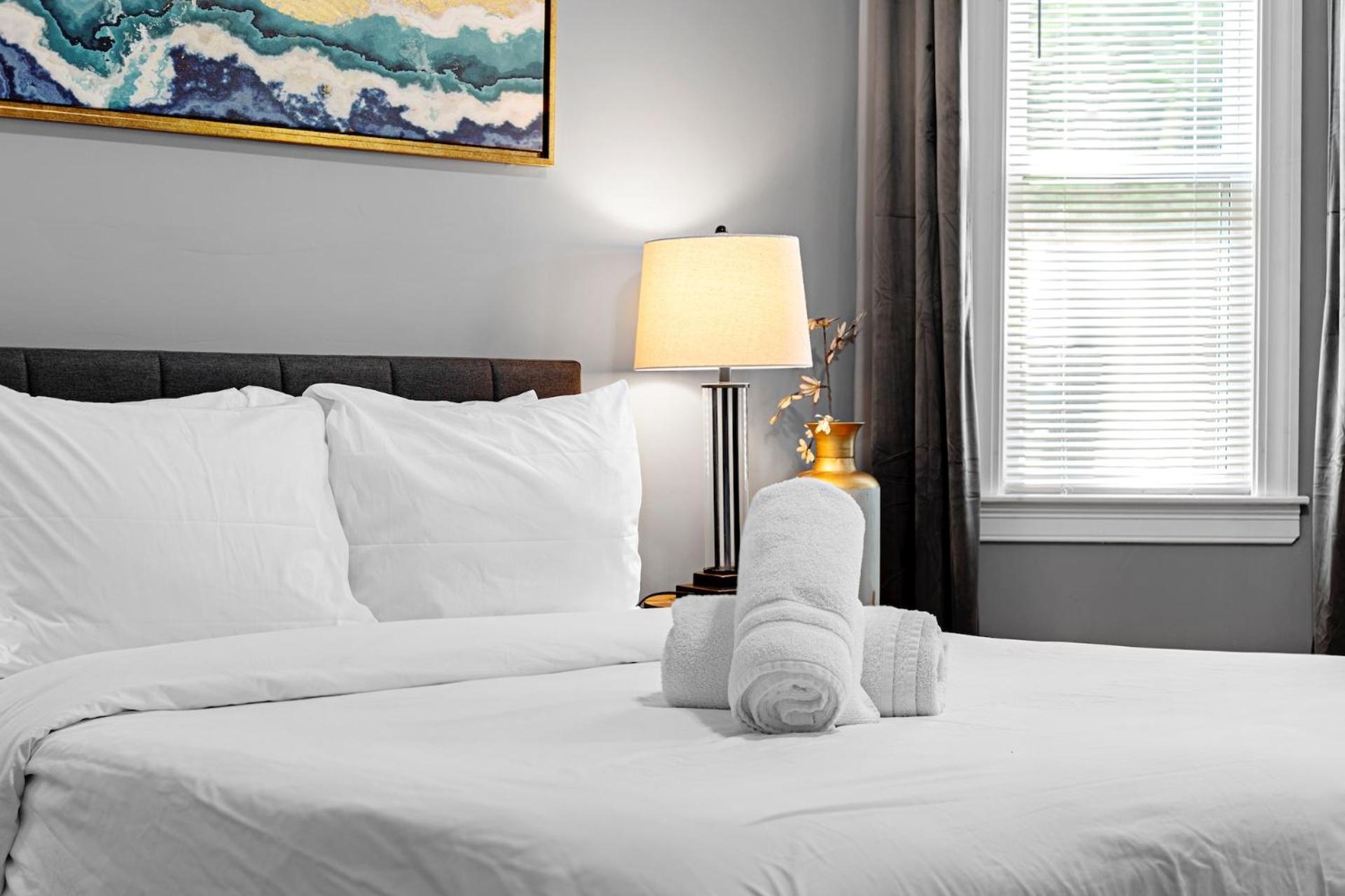 Spacious Apartments Near Ashmont - Evonify Stays Бостон Экстерьер фото