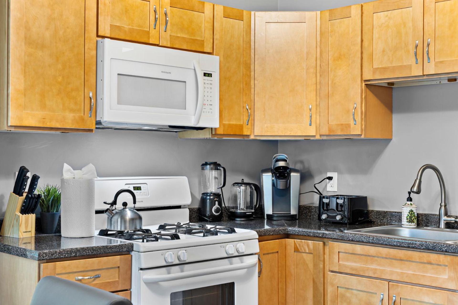 Spacious Apartments Near Ashmont - Evonify Stays Бостон Экстерьер фото